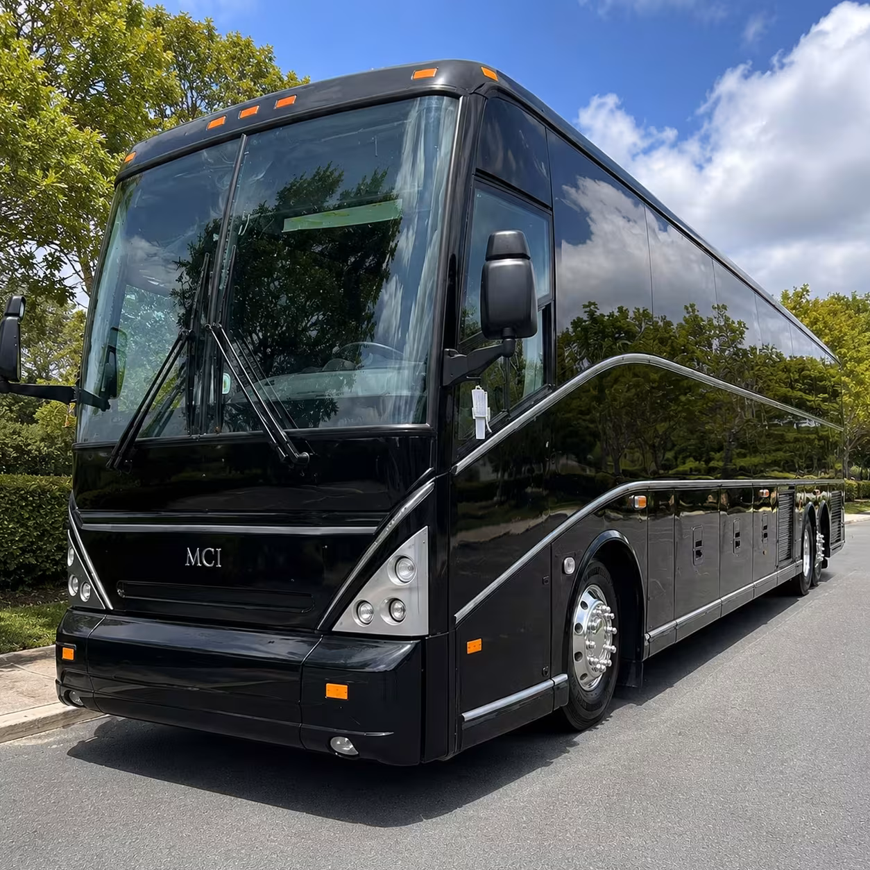 employee shuttle buses for hawthorne commuters and campuses